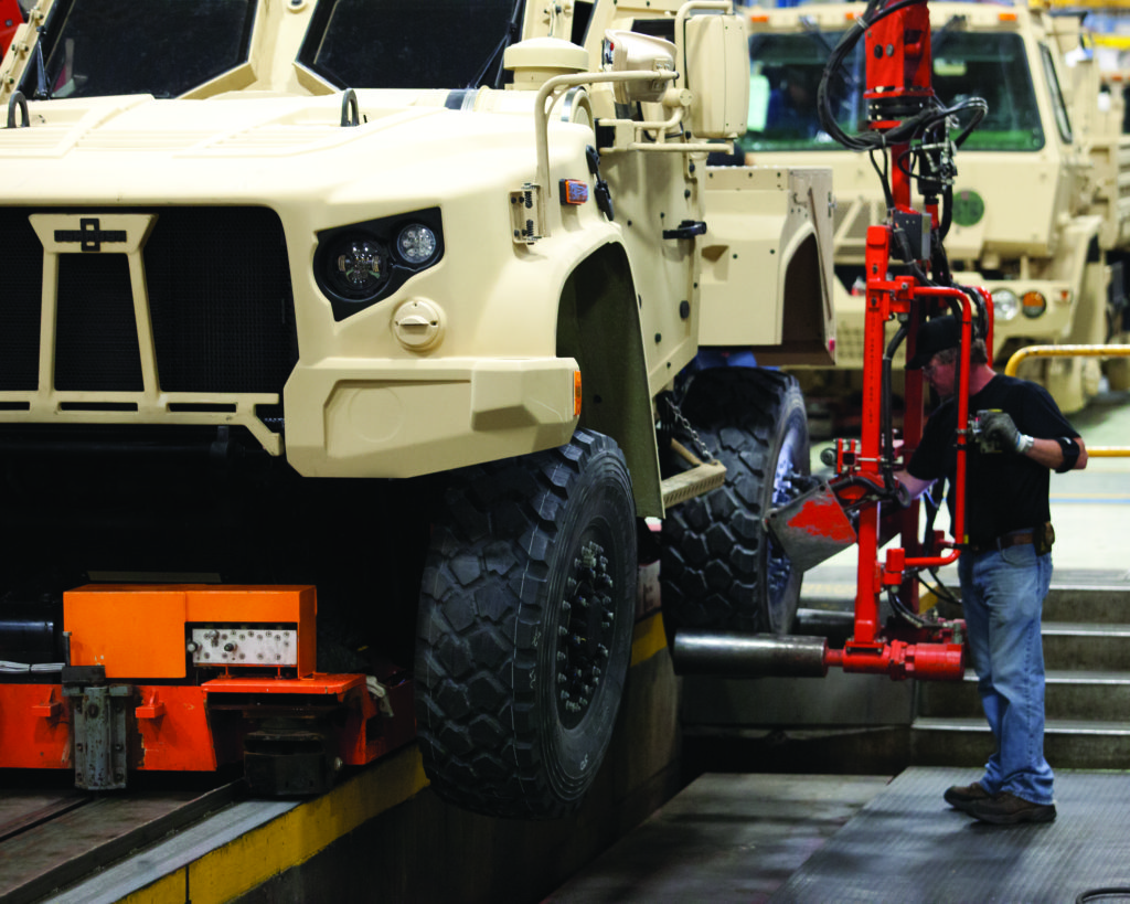 Oshkosh showcases JLTV at DVD2016