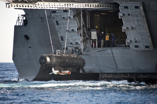 US Navy photo: The Remote Minehunting System and AN/AQS-20A Minehunting Sonar on USS Independence (LCS-2)