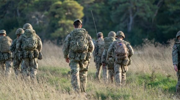 British soldiers are to receive high-tech rifle sights, helping them to better track and shoot the enemy in dark conditions, under a new contract announced by the MOD.